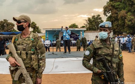 Perezida Touadéra ku gitutu cyinshi cy’u Burusiya