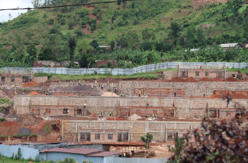 Rusumo: Abaturage bimuwe mu manegeka barashimira NELSAP