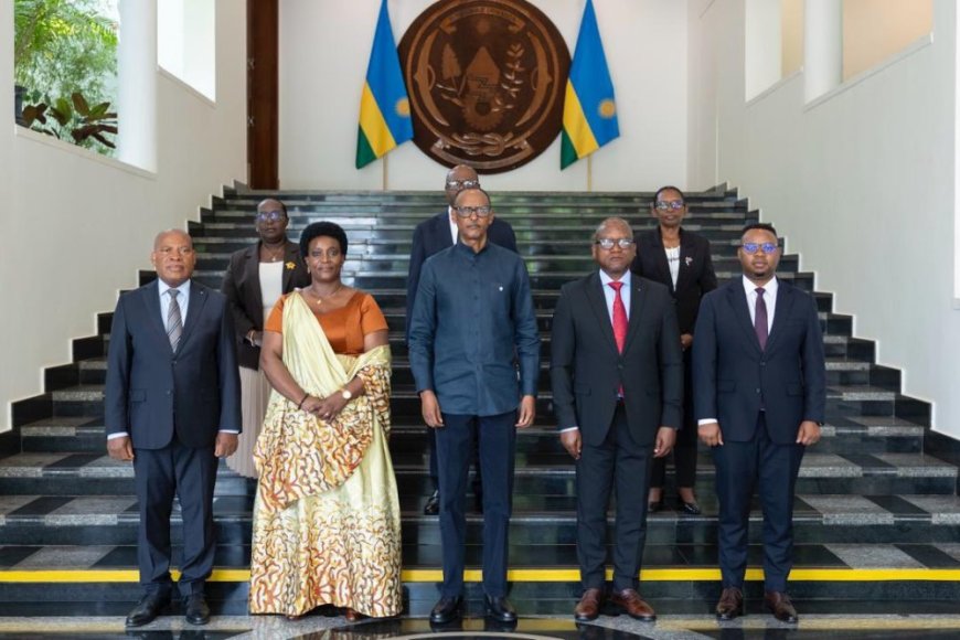 Perezida Kagame yibukije abarahiriye kujya muri Guverinoma ko badakwiye kurangwa n’amakosa